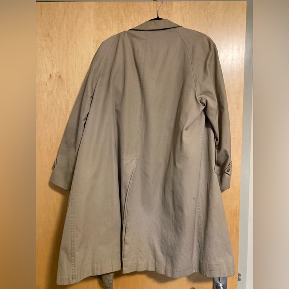 Vintage Authentic Men's Burberry Tan Trenchcoat - Picture 2 of 9
